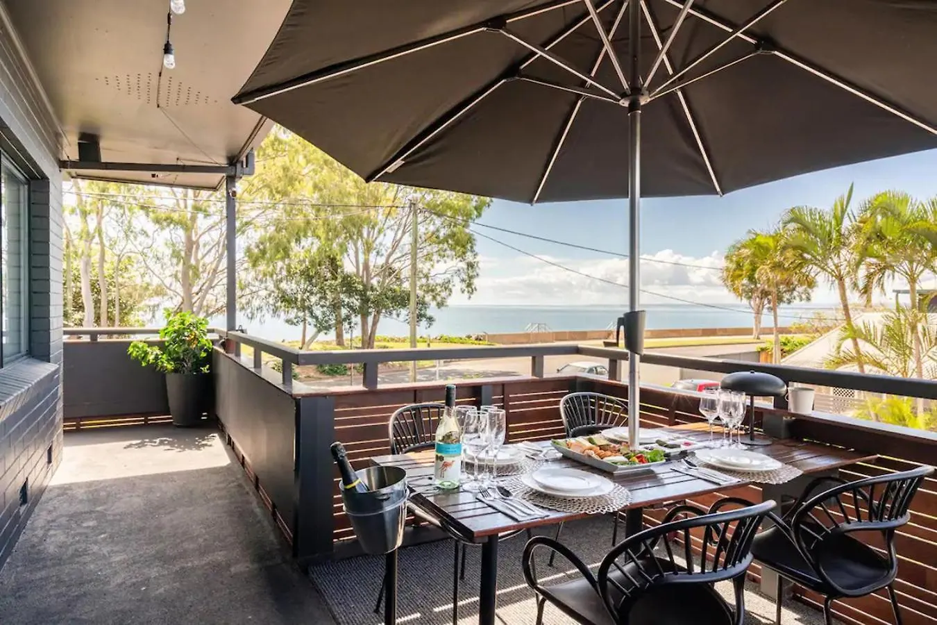 549 Apartments Hervey Bay 5*,